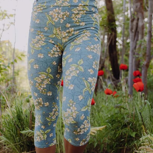 NWT - Simple Addiction Exclusive Bahama Breeze Capri Leggings - Size S/M - Picture 2 of 3